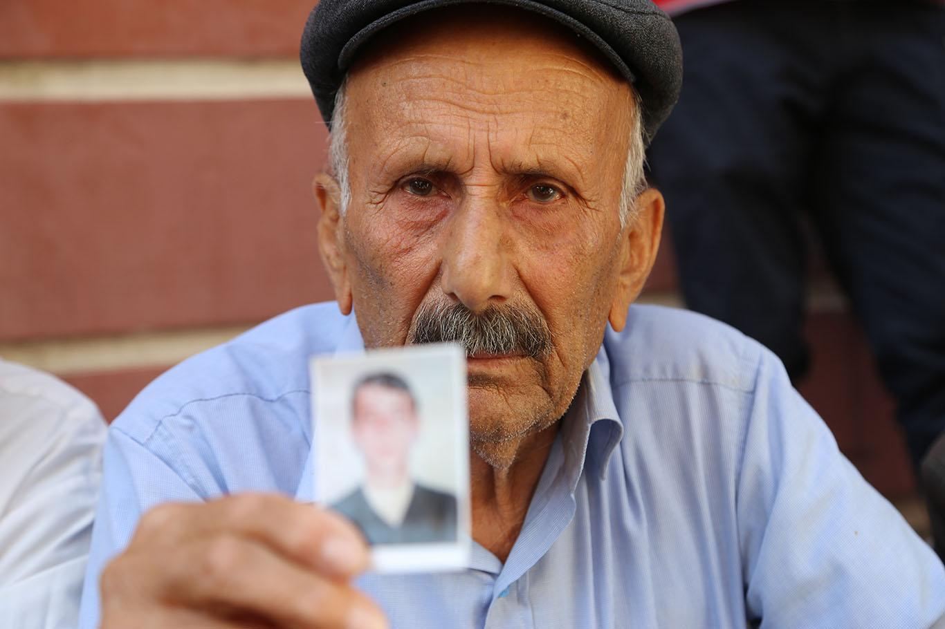 Oturma eylemine 3 aile daha katıldı Oturma eylemine 3 aile daha katıldı